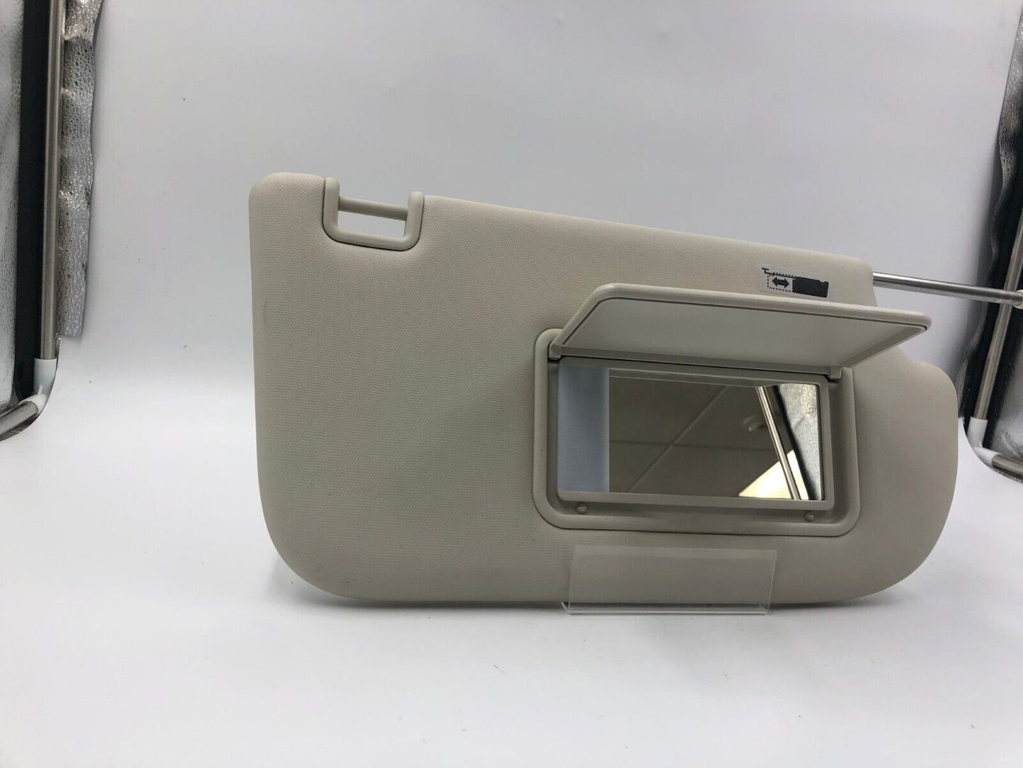 2013-2019 Ford Escape Passenger Sun Visor Sunvisor Ivory Illuminated B04B42029