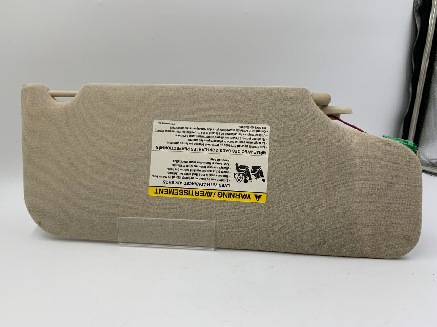 2008-2009 Ford Taurus Driver Sun Visor Sunvisor Illuminated Beige OEM D02B52018