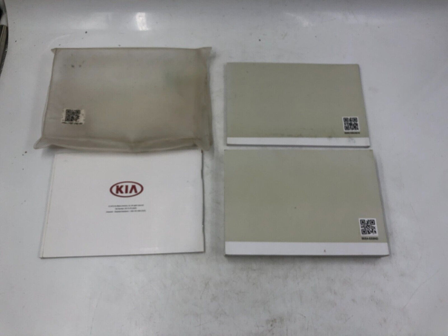 2017 Kia Forte Owners Manual Handbook Set with Case OEM B02B33059