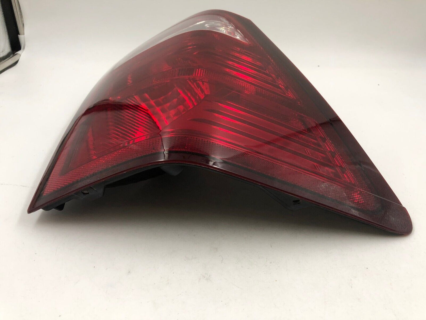 2007-2010 Jeep Grand Cherokee Passenger Side Tail Light Taillight OEM C03B24001