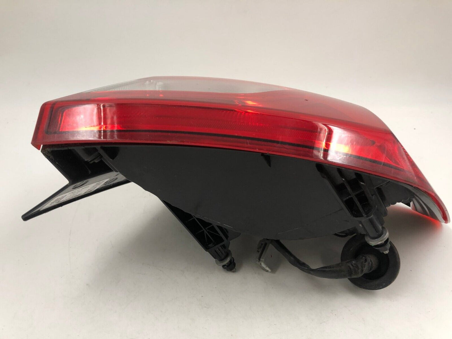 2017-2019 Chevrolet Cruze Sedan Passenger Side Tail Light Taillight OE D03B14036