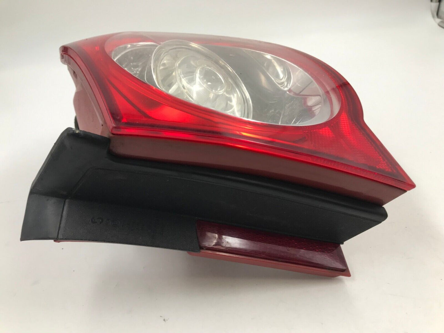 2008-2010 Volkswagen Passat Sedan Passenger Side Tail Light Taillight E01B50026