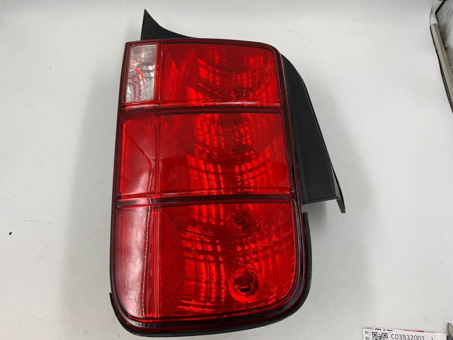 2005-2009 Ford Mustang Passenger Side Tail Light Taillight OEM C03B32001