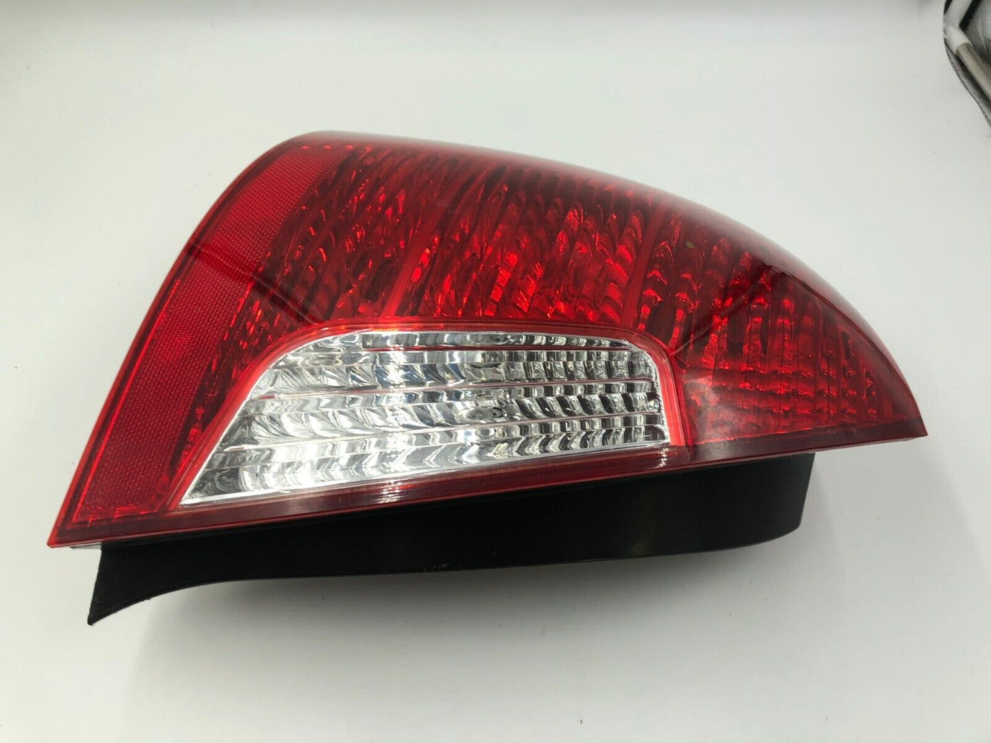 2006-2011 Hyundai Accent Driver Side Tail Light Taillight OEM C02B04030