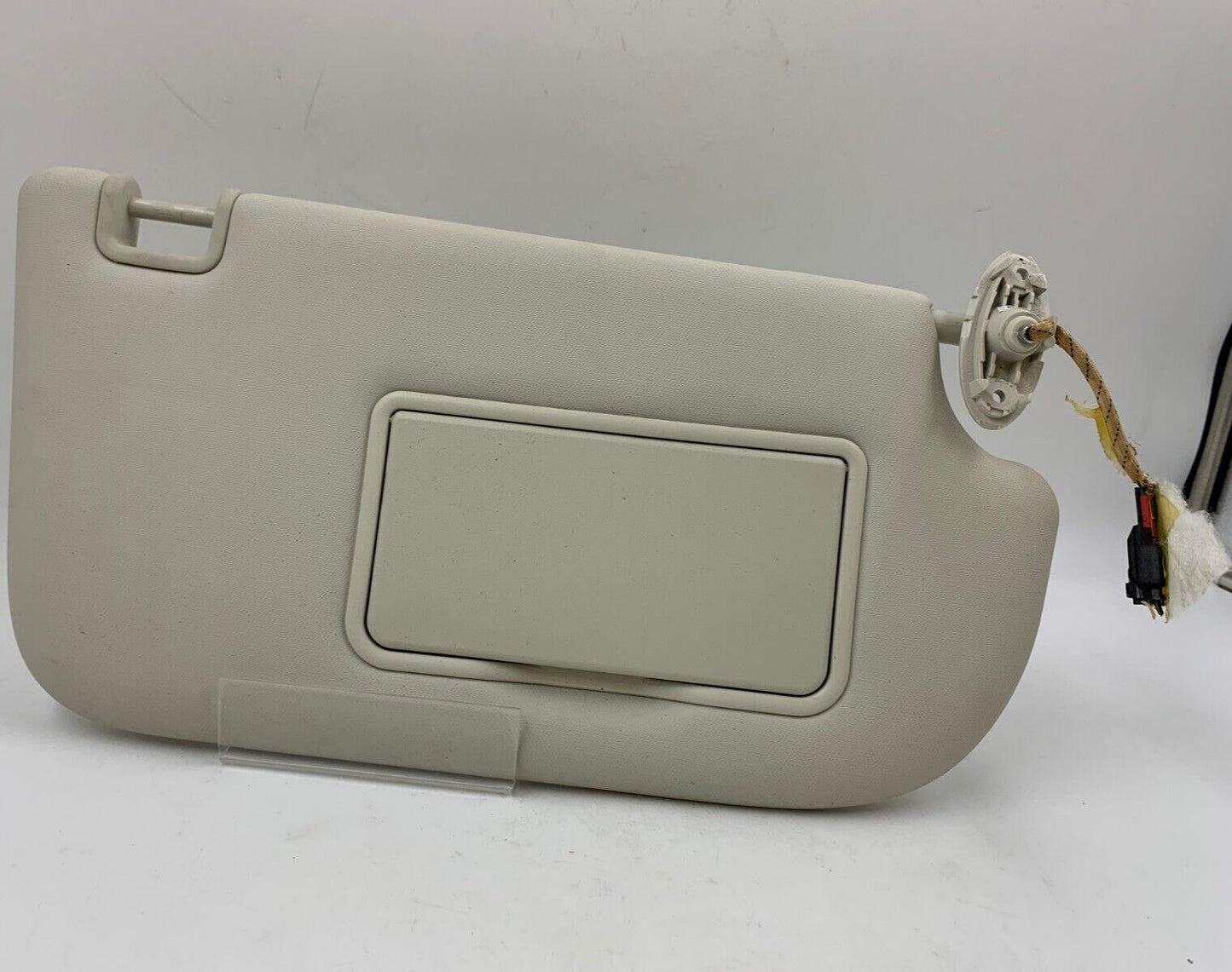 2013-2018 Ford Focus Passenger Sun Visor Sunvisor Ivory Illumination E03B47025