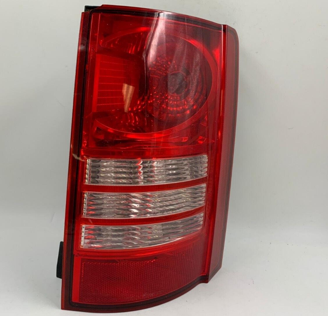 2004-2008 Chrysler Town & Country Passenger Side Tail Light Taillight E02B08045