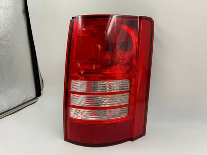 2004-2008 Chrysler Town & Country Passenger Side Tail Light Taillight E02B08045