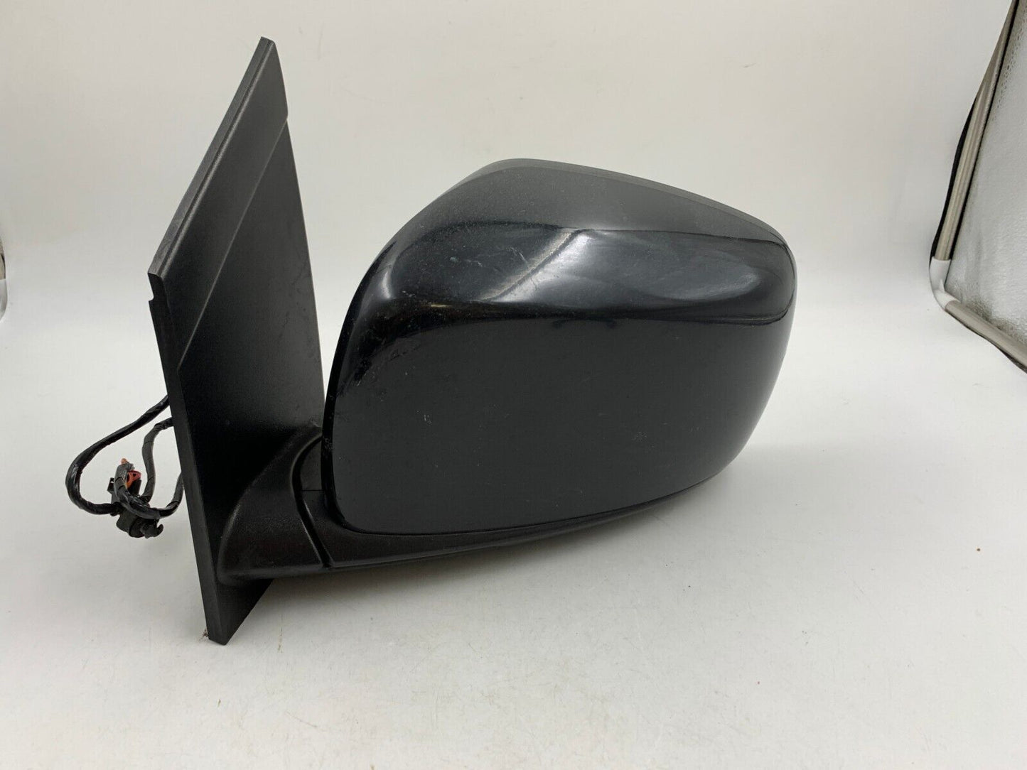 2008-2010 Chrysler Town & Country Driver Side  Power Door Mirror Black E03B08058