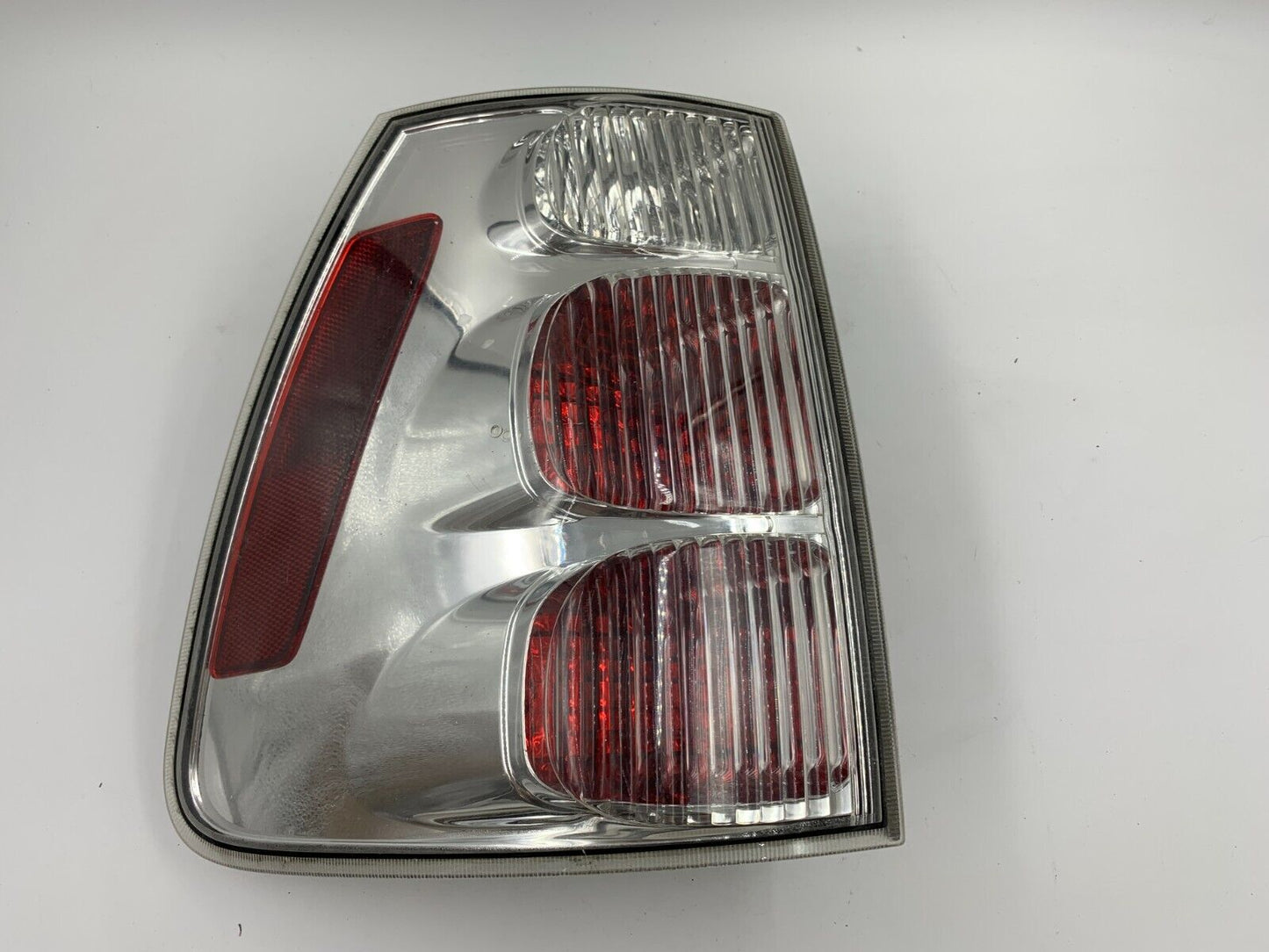 2005-2009 Chevrolet Equinox Passenger Side Tail Light Taillight OEM G01B37056