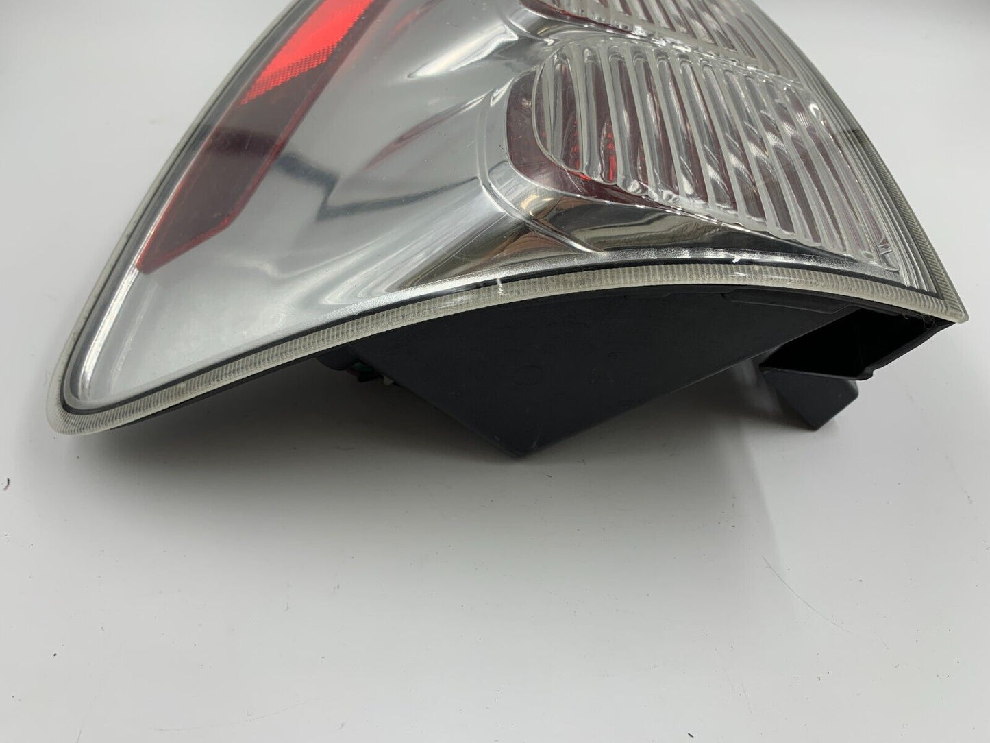 2005-2009 Chevrolet Equinox Passenger Side Tail Light Taillight OEM G01B37056