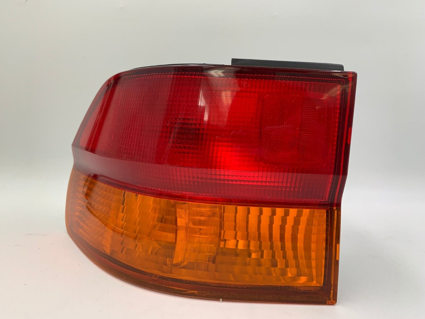 2002-2004 Honda Odyssey Driver Side Tail Light Taillight OEM G02B02036