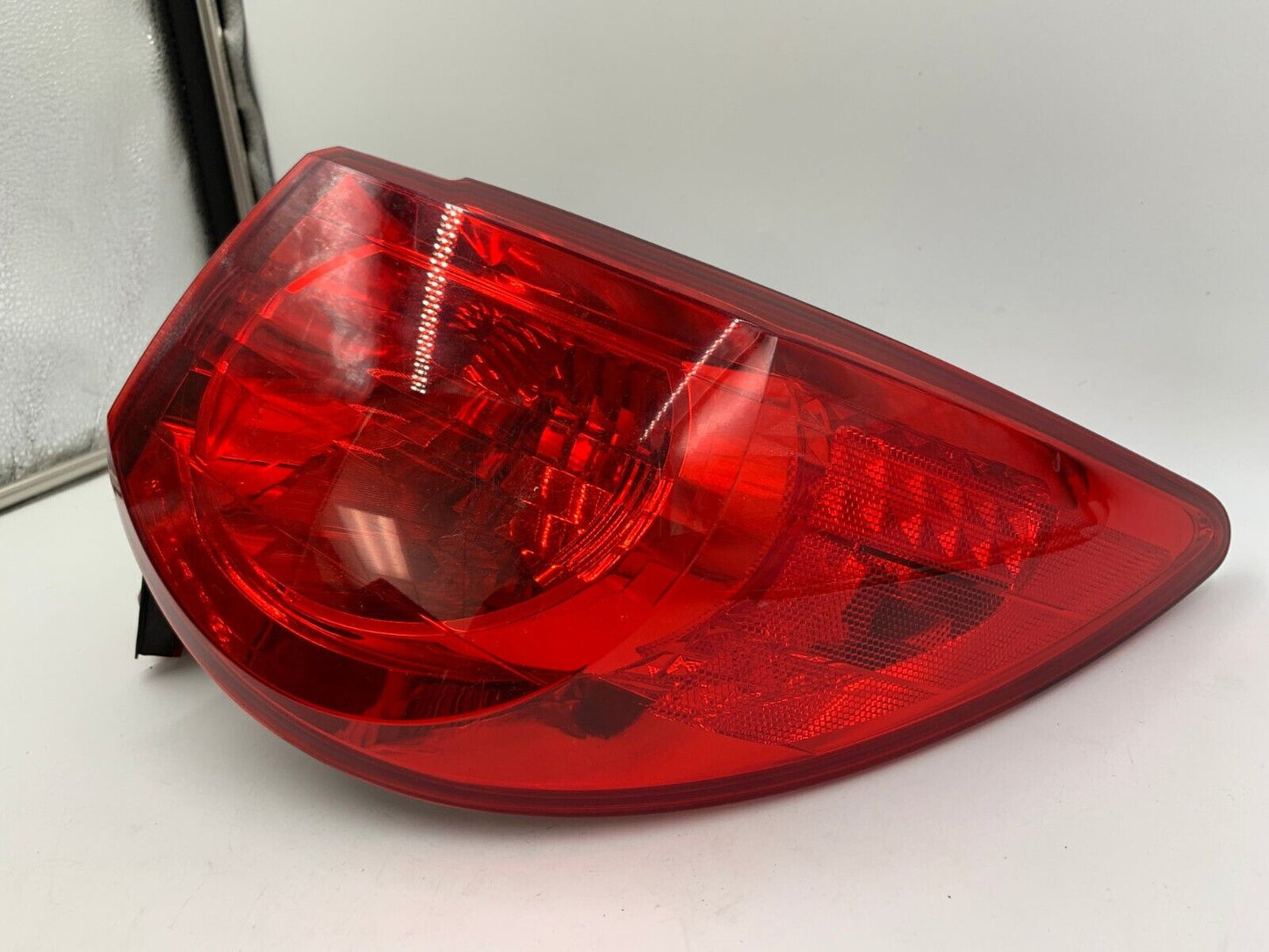 2009-2012 Chevrolet Traverse Passenger Side Tail Light Taillight OEM G01B30065