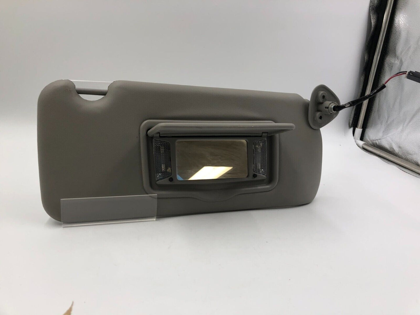 2003-2007 Cadillac CTS Passenger Sunvisor Sun Vis Gray Illuminated OEM G01B47056