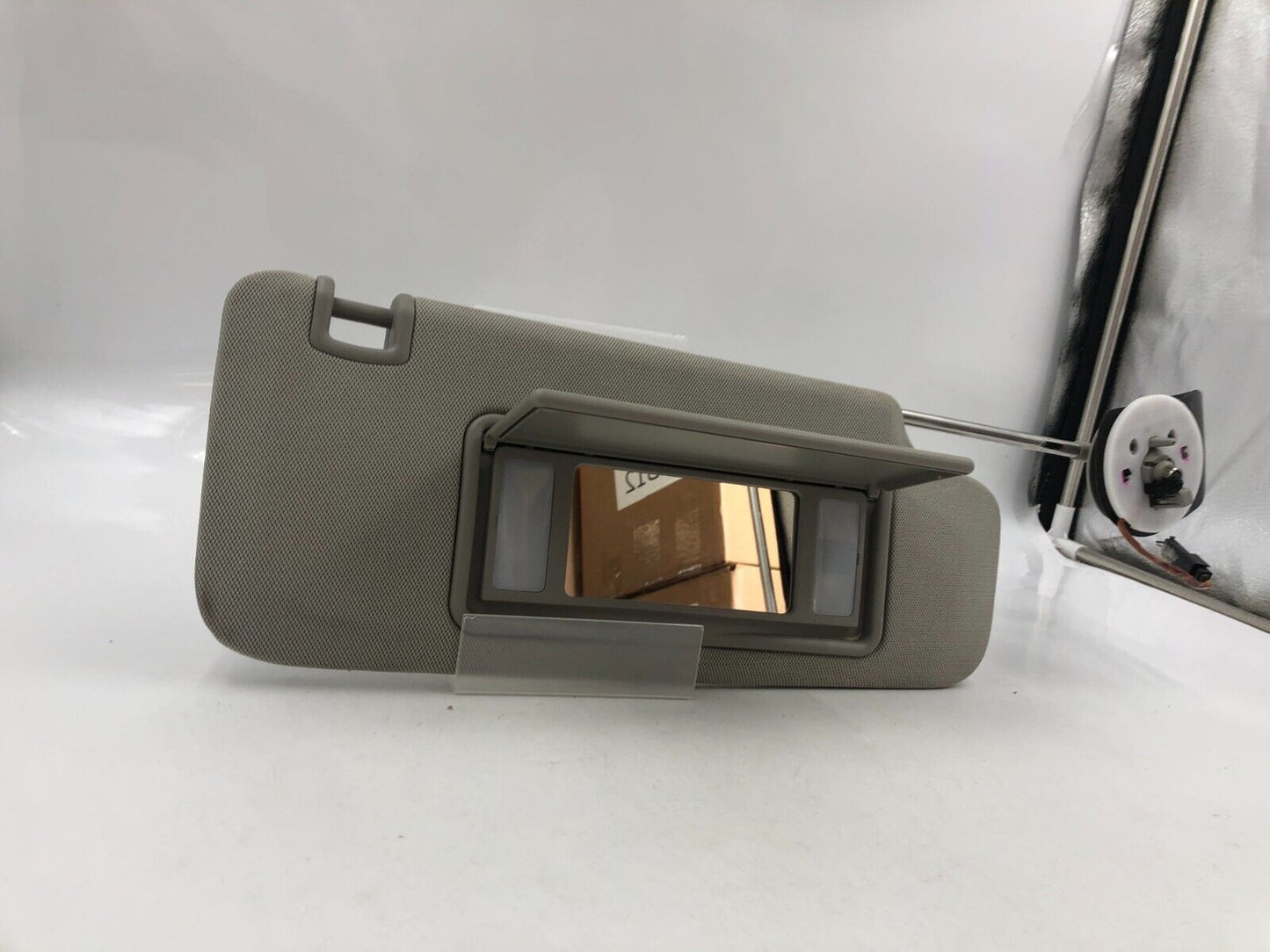 2013-2016 Chevrolet Malibu Passenger Sunvisor Gray Illuminated OEM A03B47044