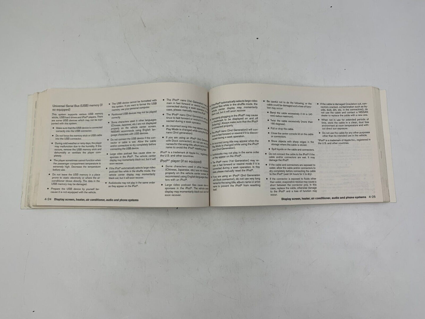 2011 Nissan Versa Owners Manual Handbook OEM A02B22035