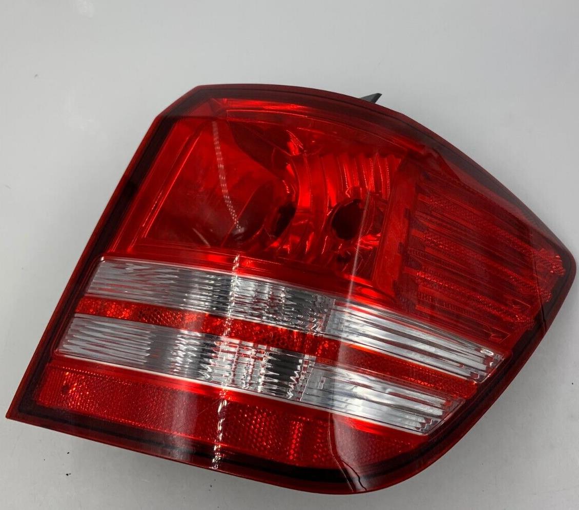 2009-2010 Dodge Journey Passenger Side Tail Light Taillight OEM F02B11053