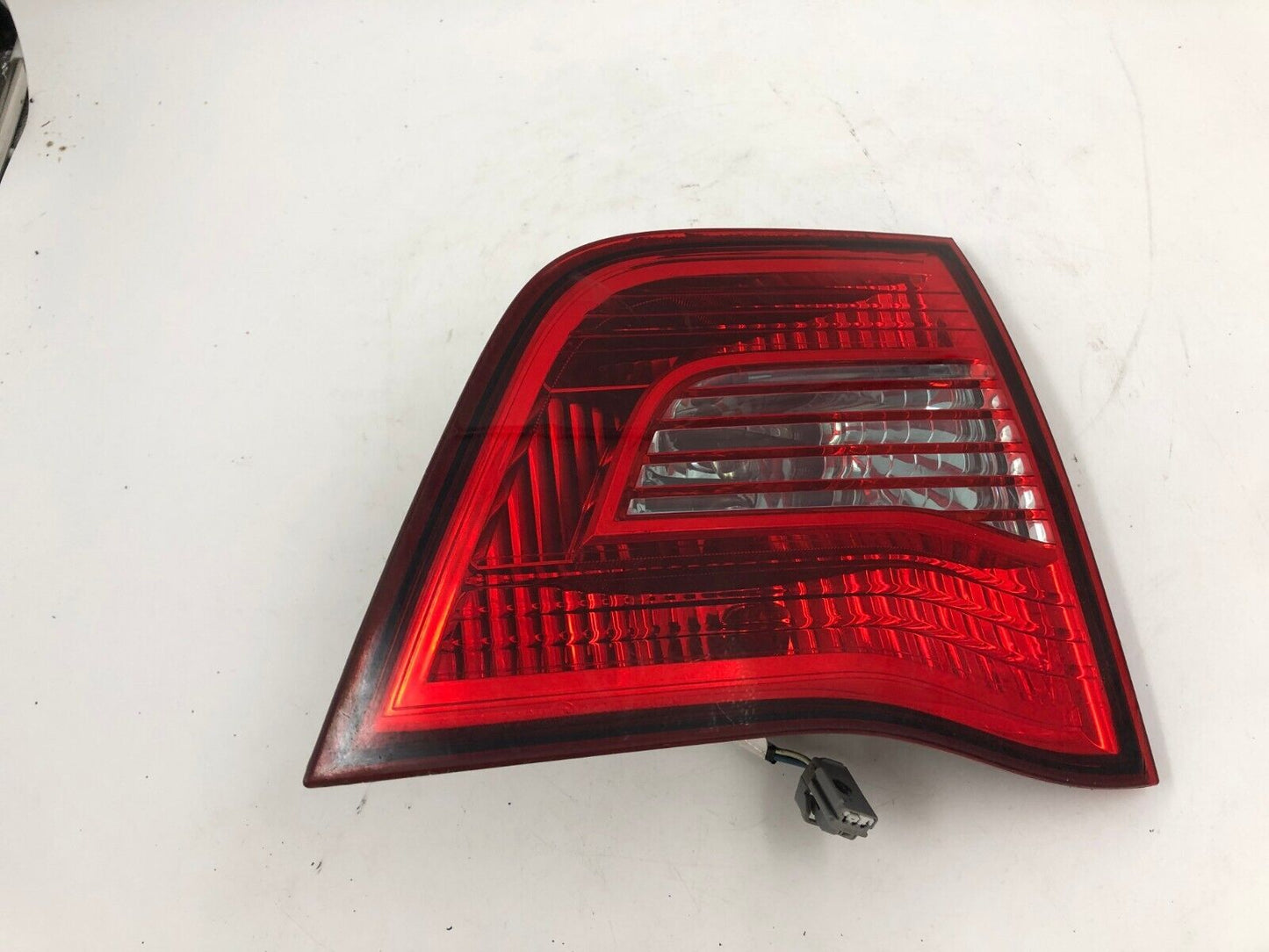 2009-2014 Volkswagen Routan Passenger Side Inner Tail Light Taillight G02B08007