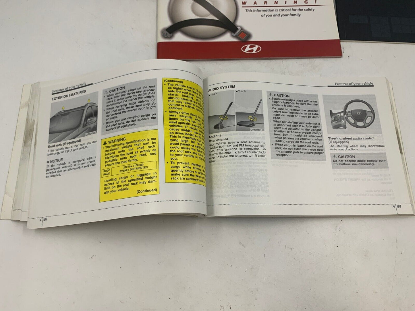 2010 Hyundai Tucson Owners Manual Set with Case OEM E01B56005