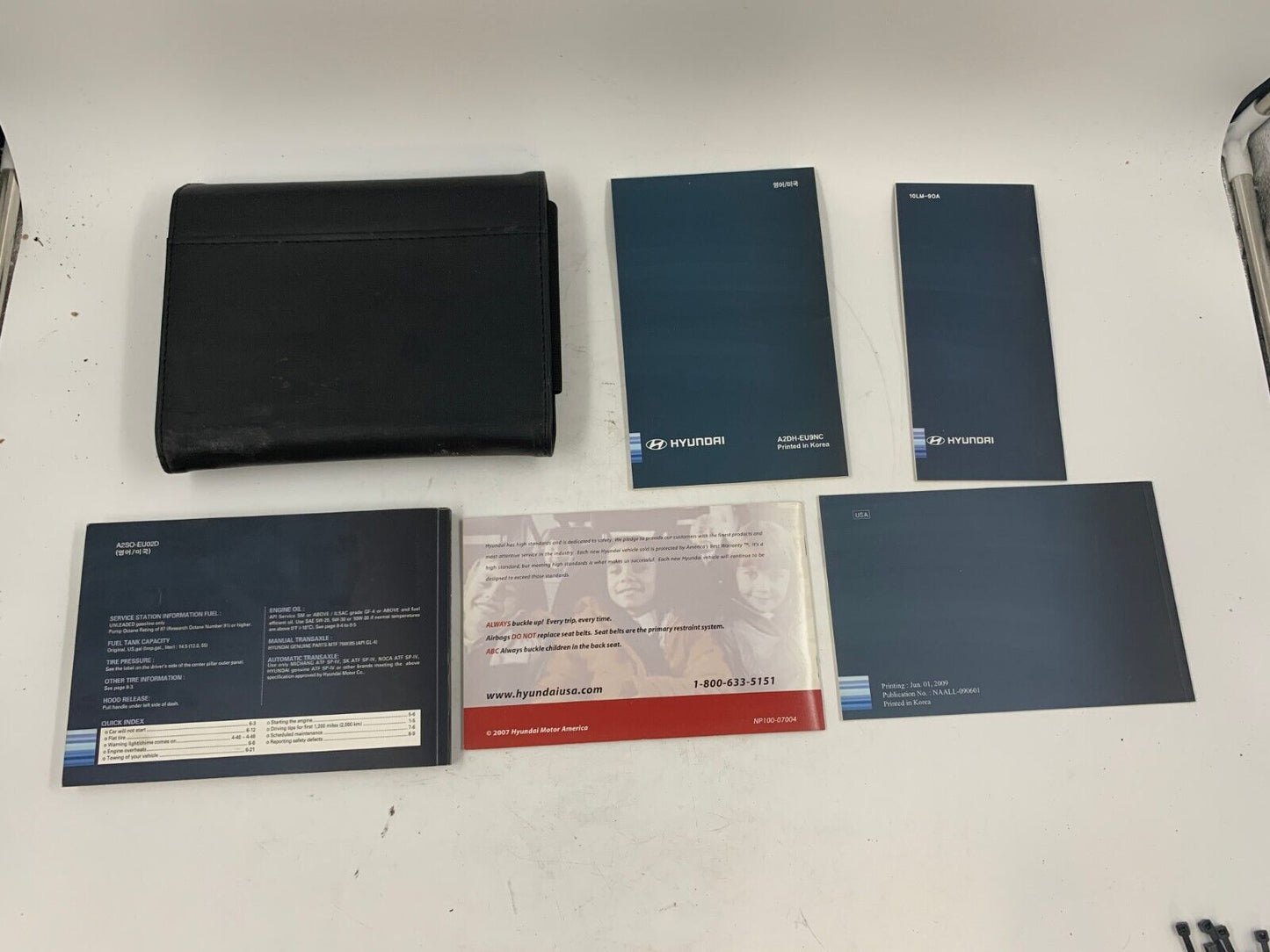 2010 Hyundai Tucson Owners Manual Set with Case OEM E01B56005