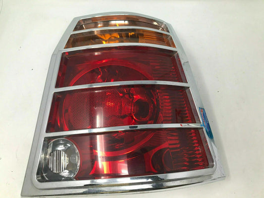 2004-2008 Chrysler Pacifica Passenger Side Tail Light Taillight OEM E01B19050