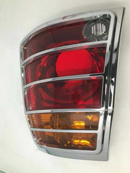 2004-2008 Chrysler Pacifica Passenger Side Tail Light Taillight OEM E01B19050