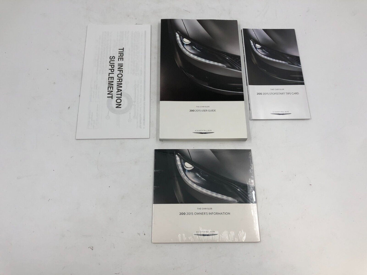 2015 Chrysler 200 Owners Manual with Case OEM E01B15053