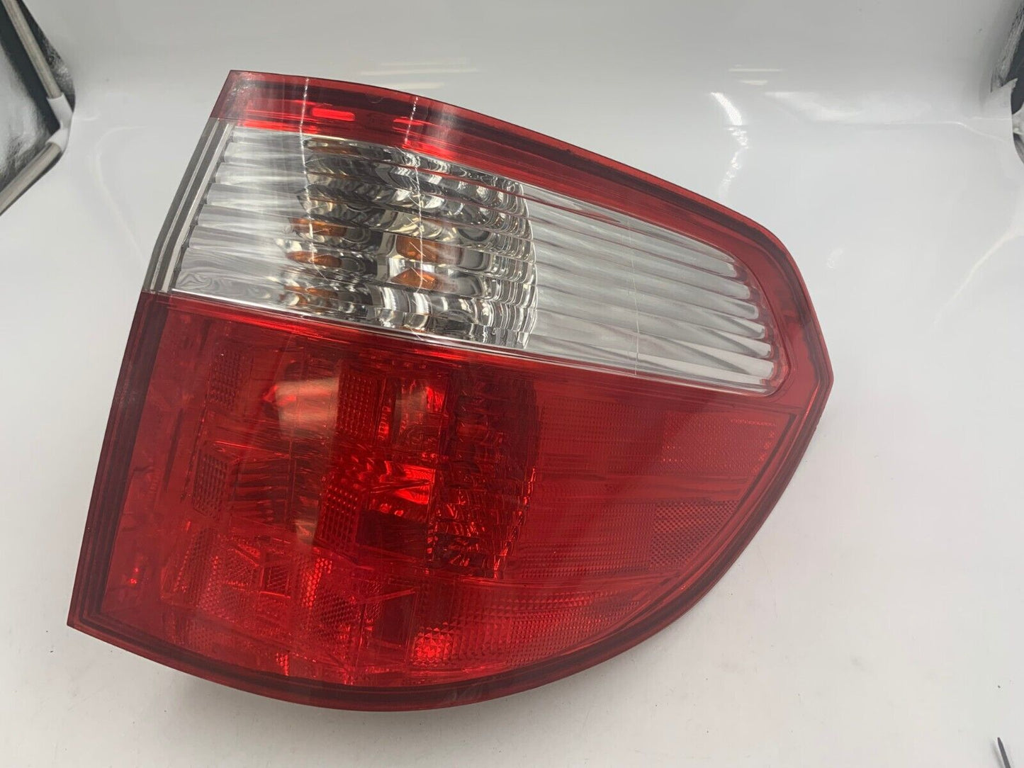 2005-2006 Honda Odyssey Passenger Side Tail Light Taillight OEM G01B28051