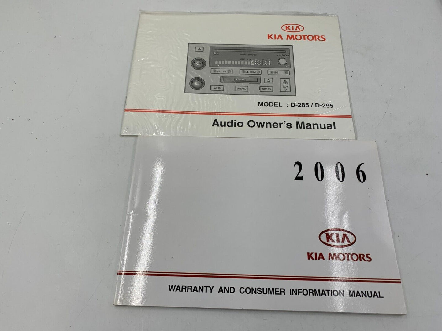 2006 Kia Sorento Owners Manual Handbook Set with Case OEM E01B12045