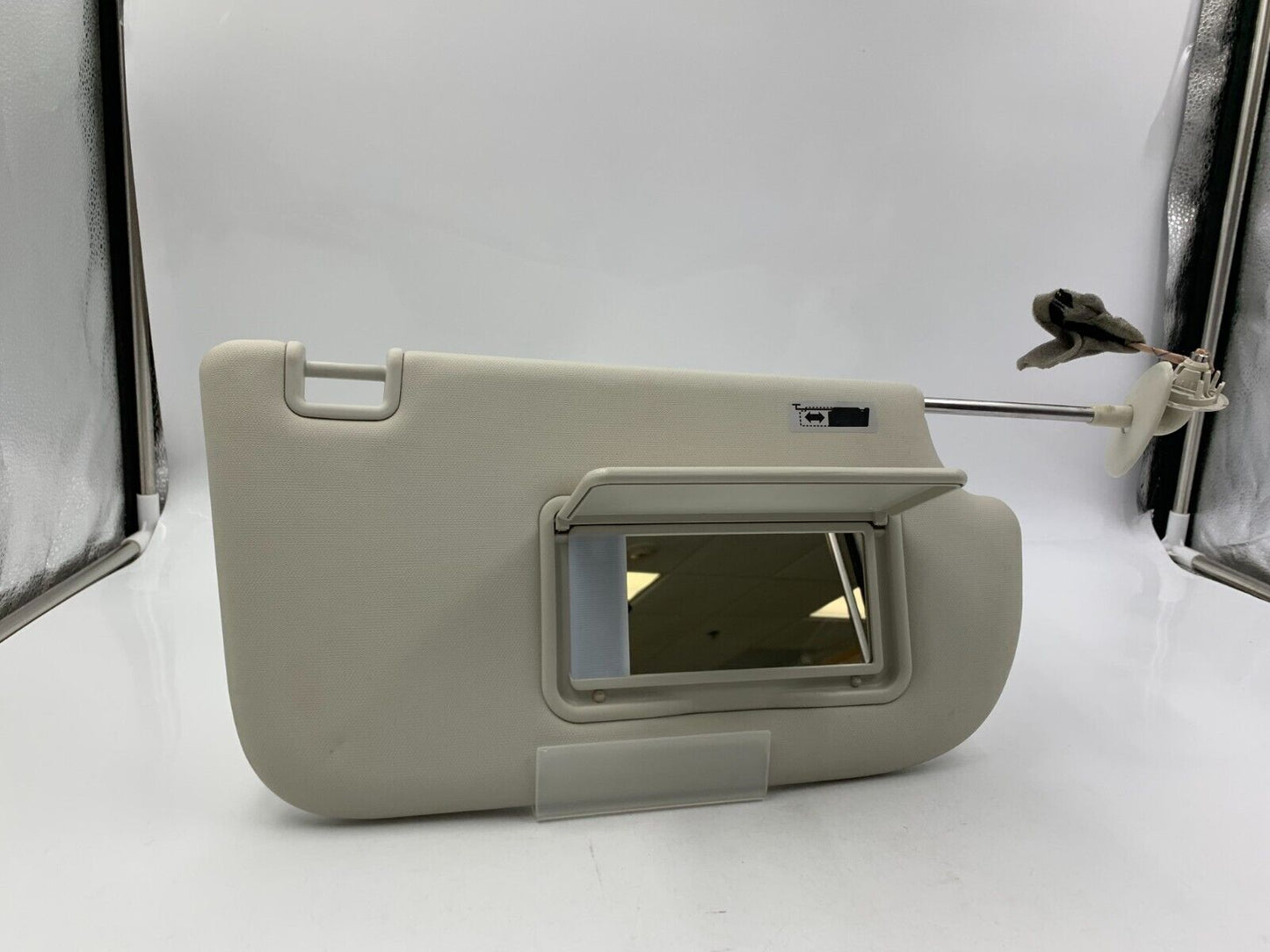 2013-2019 Ford Escape Passenger Sun Visor Sunvisor Ivory Illumination D01B48047