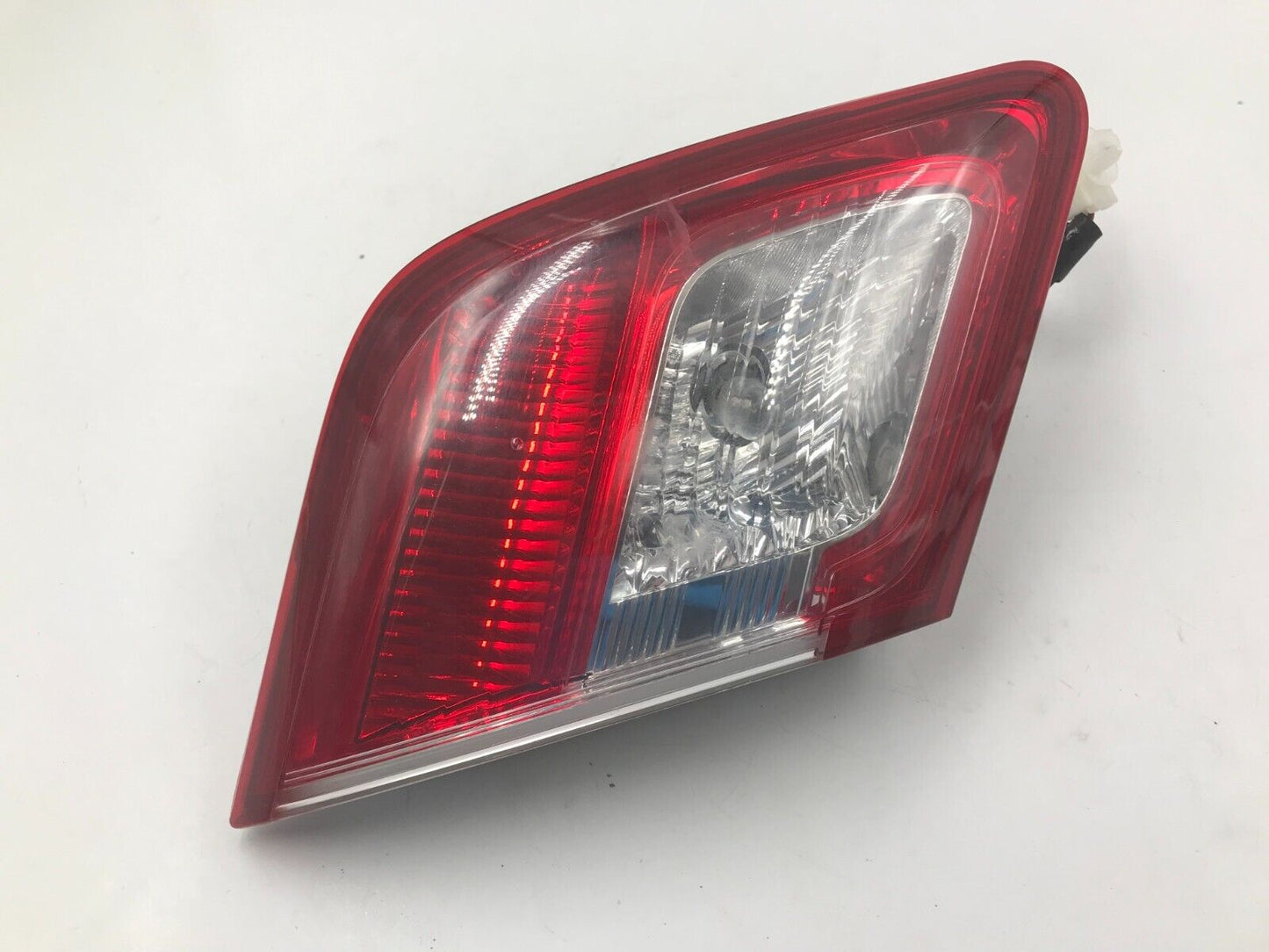 2010-2011 Toyota Camry Passenger Side Trunklid Tail Light Taillight B03B09042