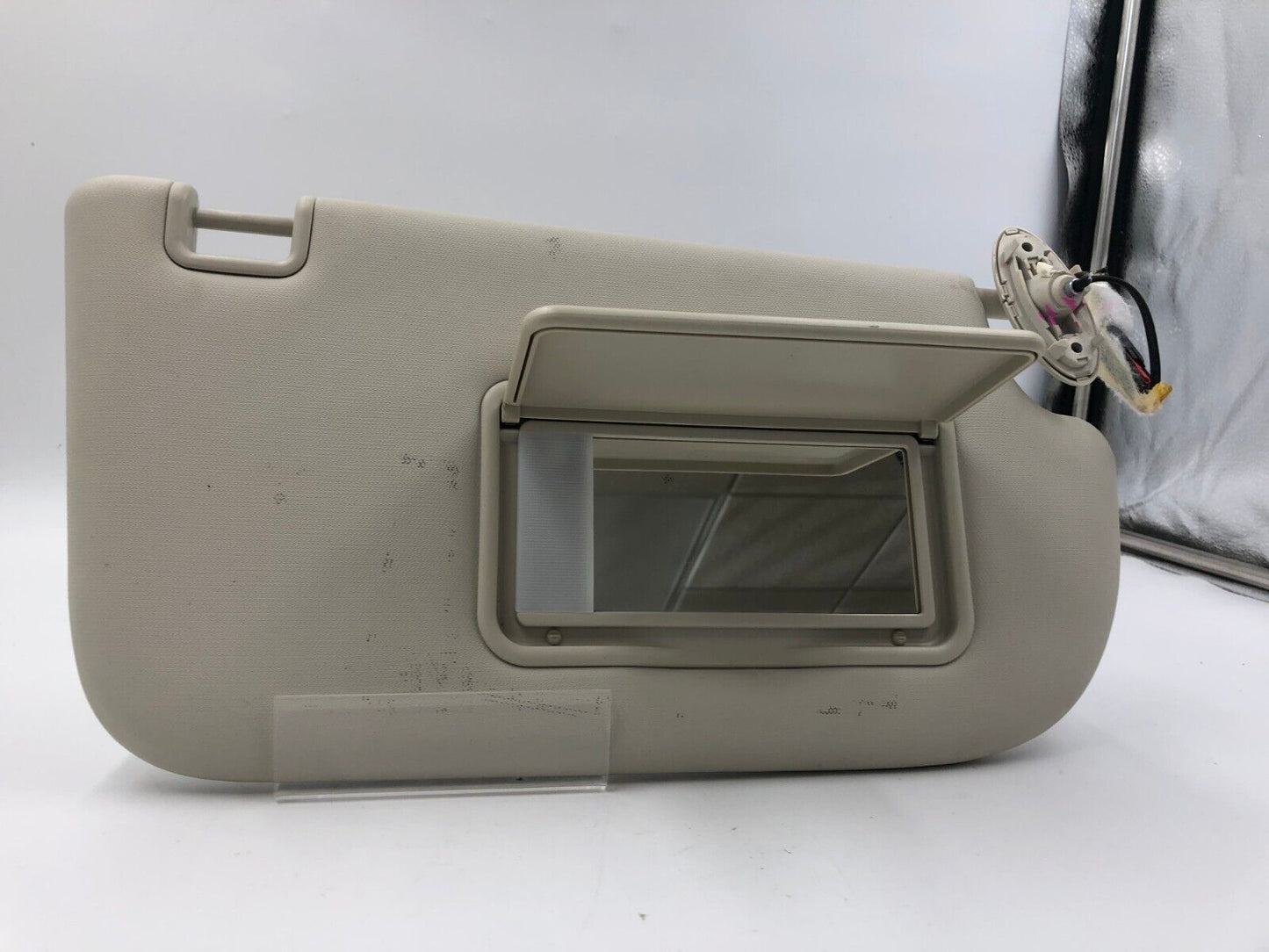 2013-2018 Ford Focus Passenger Sun Visor Sunvisor Ivory Illumination C01B11052