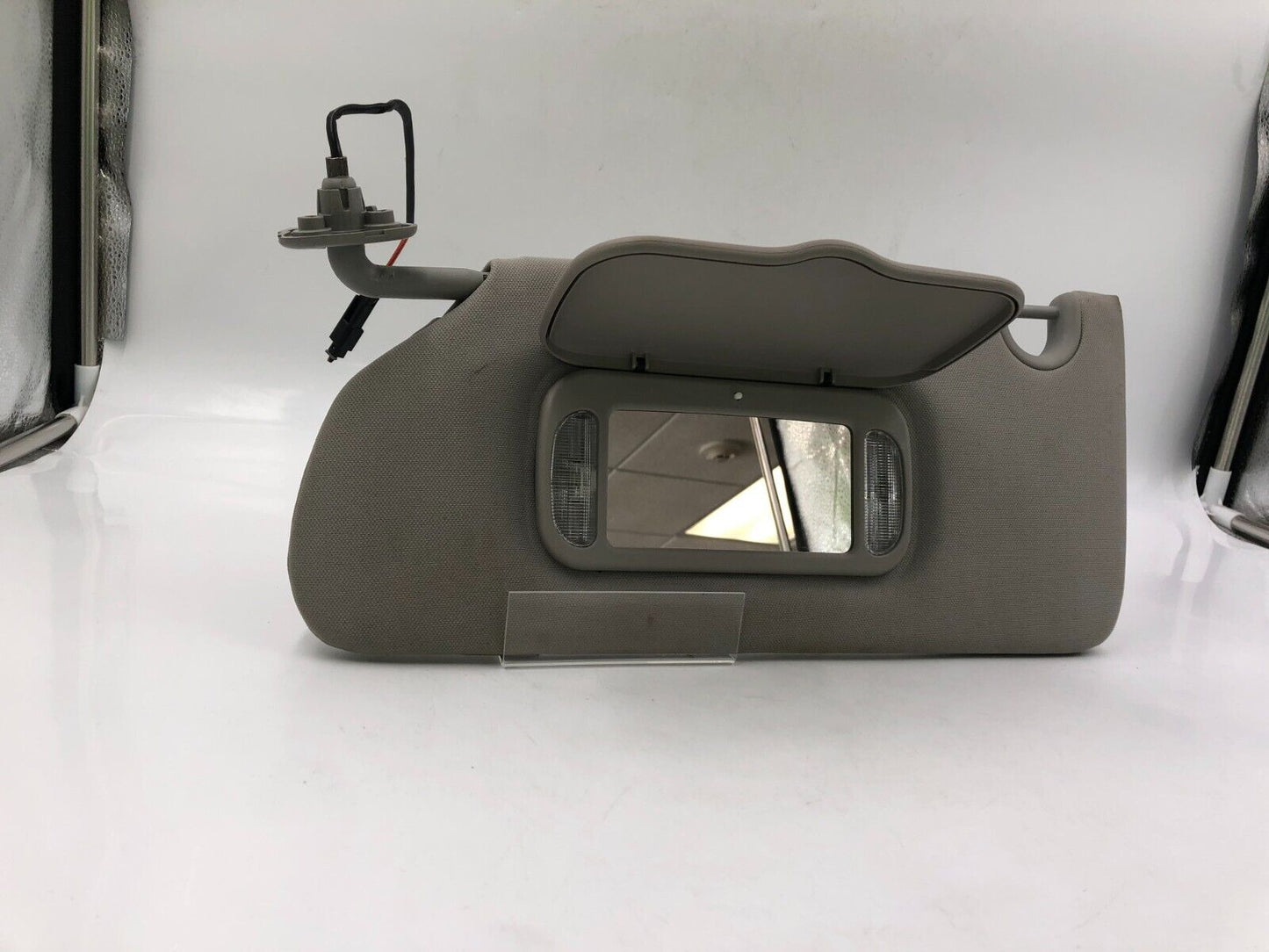 2006-2011 Buick Lucerne Driver Sun Visor Sunvisor Gray Illumination A01B58003