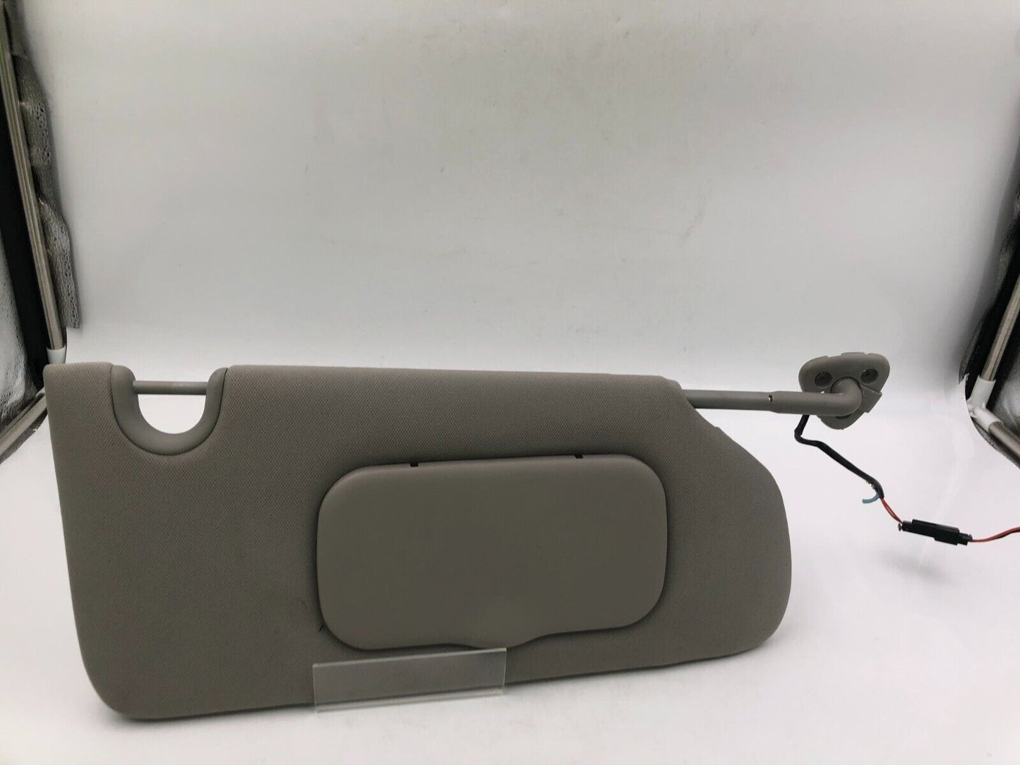 2006-2011 Buick Lucerne Passenger Sun Visor Sunvisor Gray Illuminated A01B58006