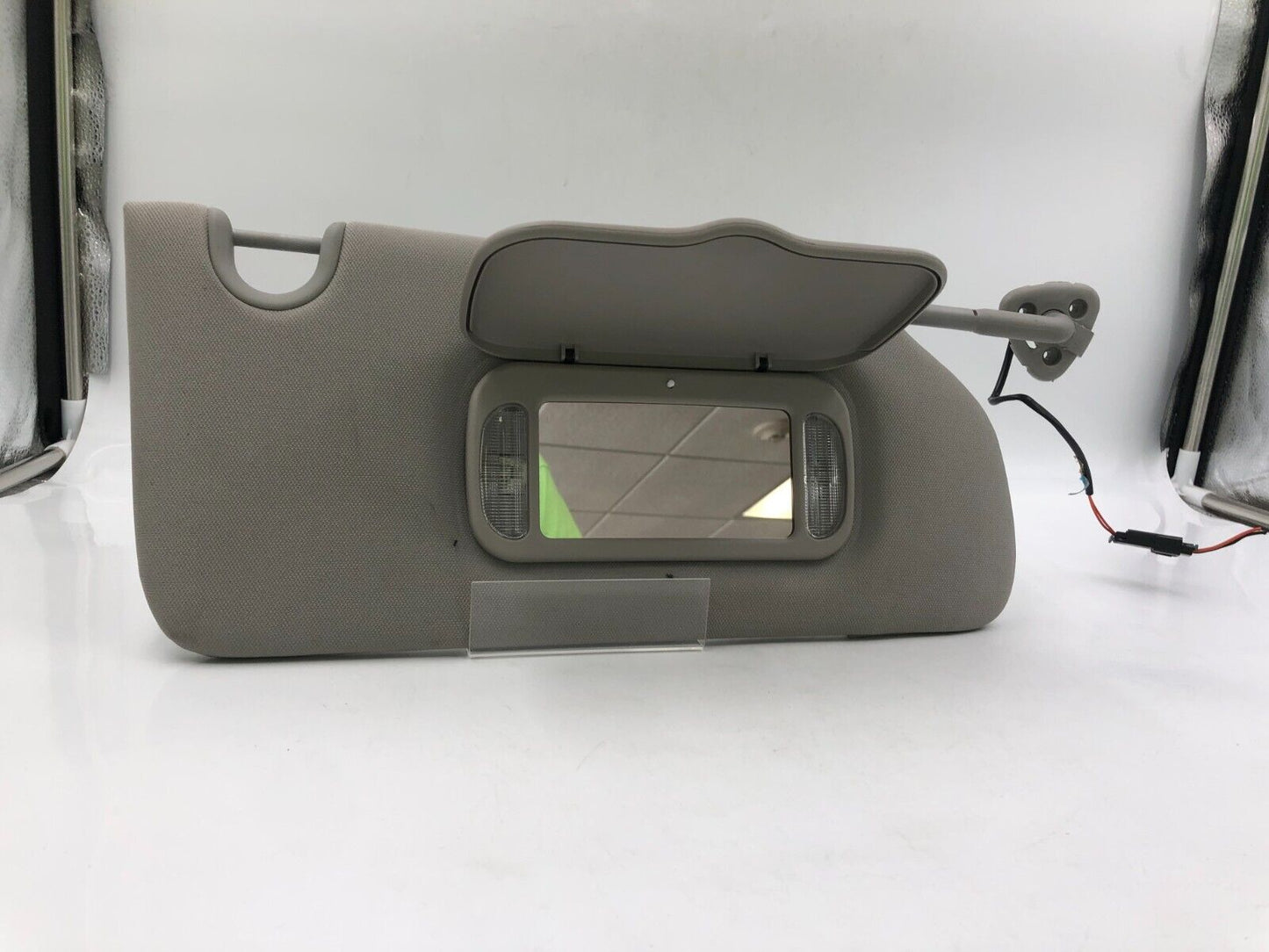 2006-2011 Buick Lucerne Passenger Sun Visor Sunvisor Gray Illuminated A01B58006