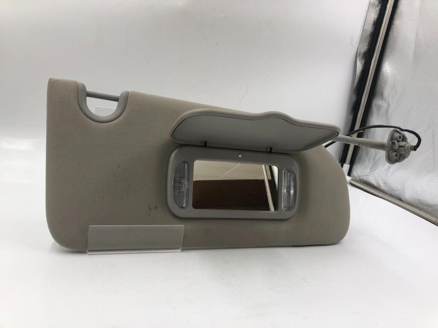 2006-2011 Buick Lucerne Passenger Sun Visor Sunvisor Gray Illumination A01B68002