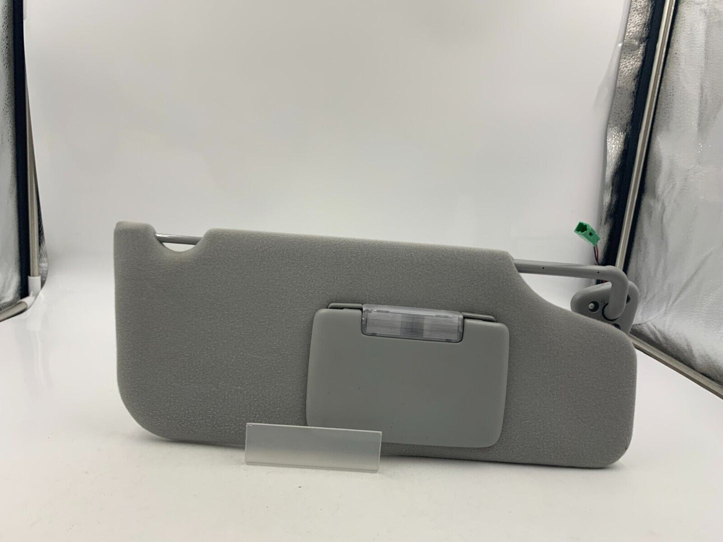 2005-2007 Ford Freestyle Passenger Sun Visor Sunvisor Gray Illuminated A01B69009