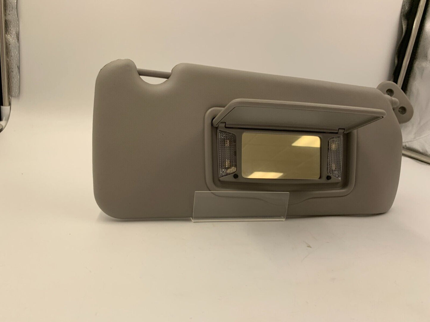 2003-2007 Cadillac CTS Passenger Sun Visor Sunvisor Gray Illuminated A02B70005