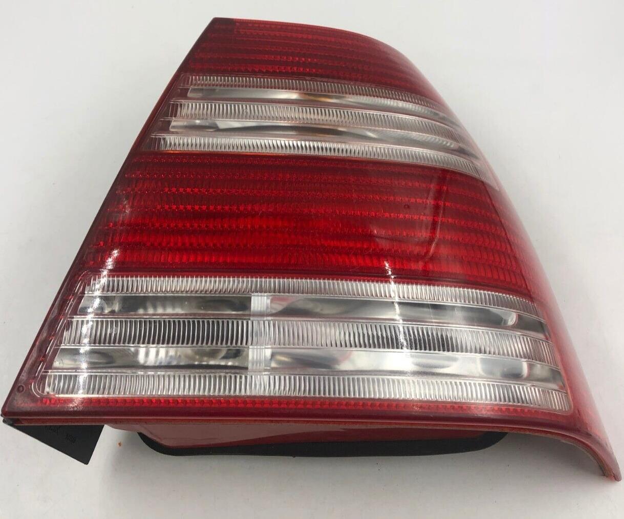 2004-2007 Volkswagen Jetta Passenger Side Tail Light Taillight OEM B01B70003