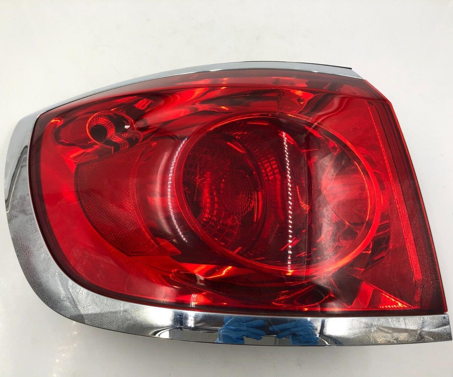 2008-2012 Buick Enclave Driver Side Tail Light Taillight OEM H01B04052