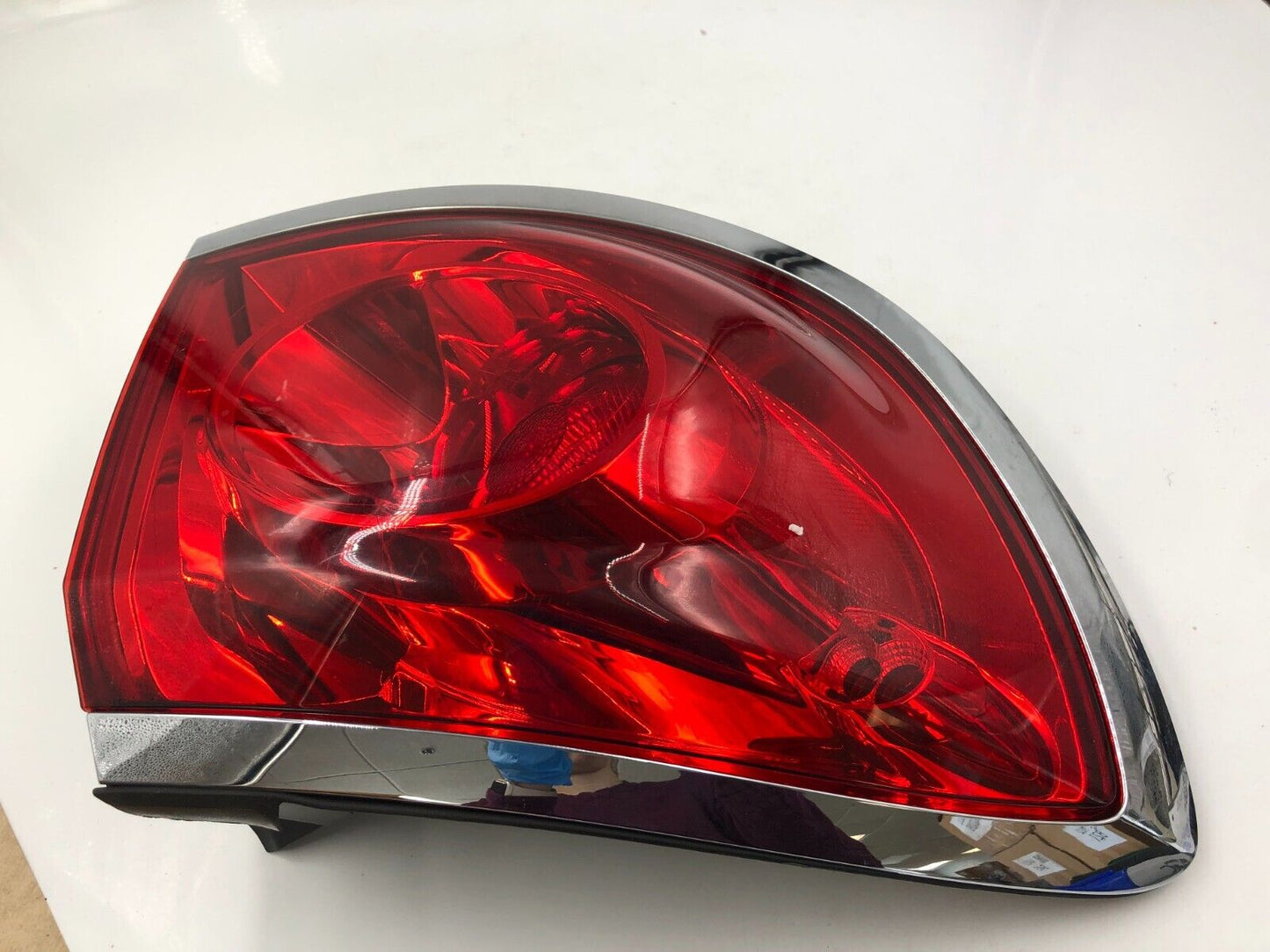 2008-2012 Buick Enclave Driver Side Tail Light Taillight OEM H01B04052