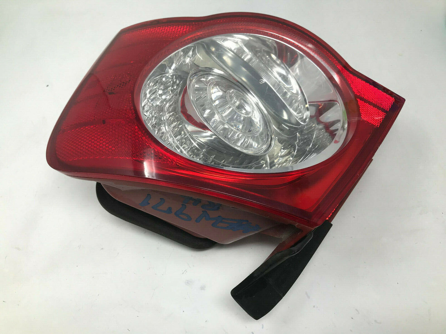 2008-2012 Volkswagen Passat Passenger Side Tail Light OEM B02B67002