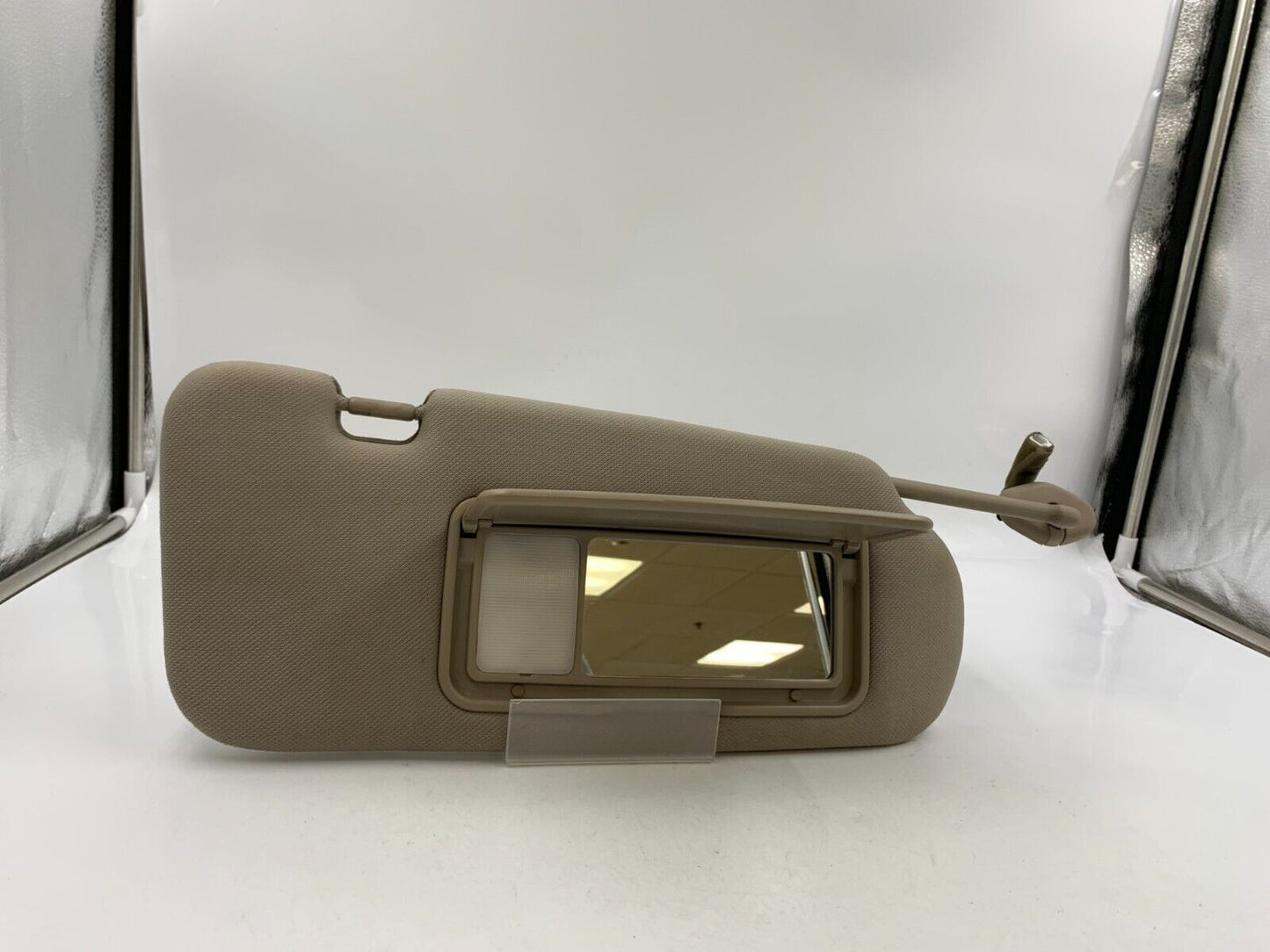 2005-2007 Kia Sorento Passenger Sun Visor Sunvisor Tan Illuminated OEM B02B67003