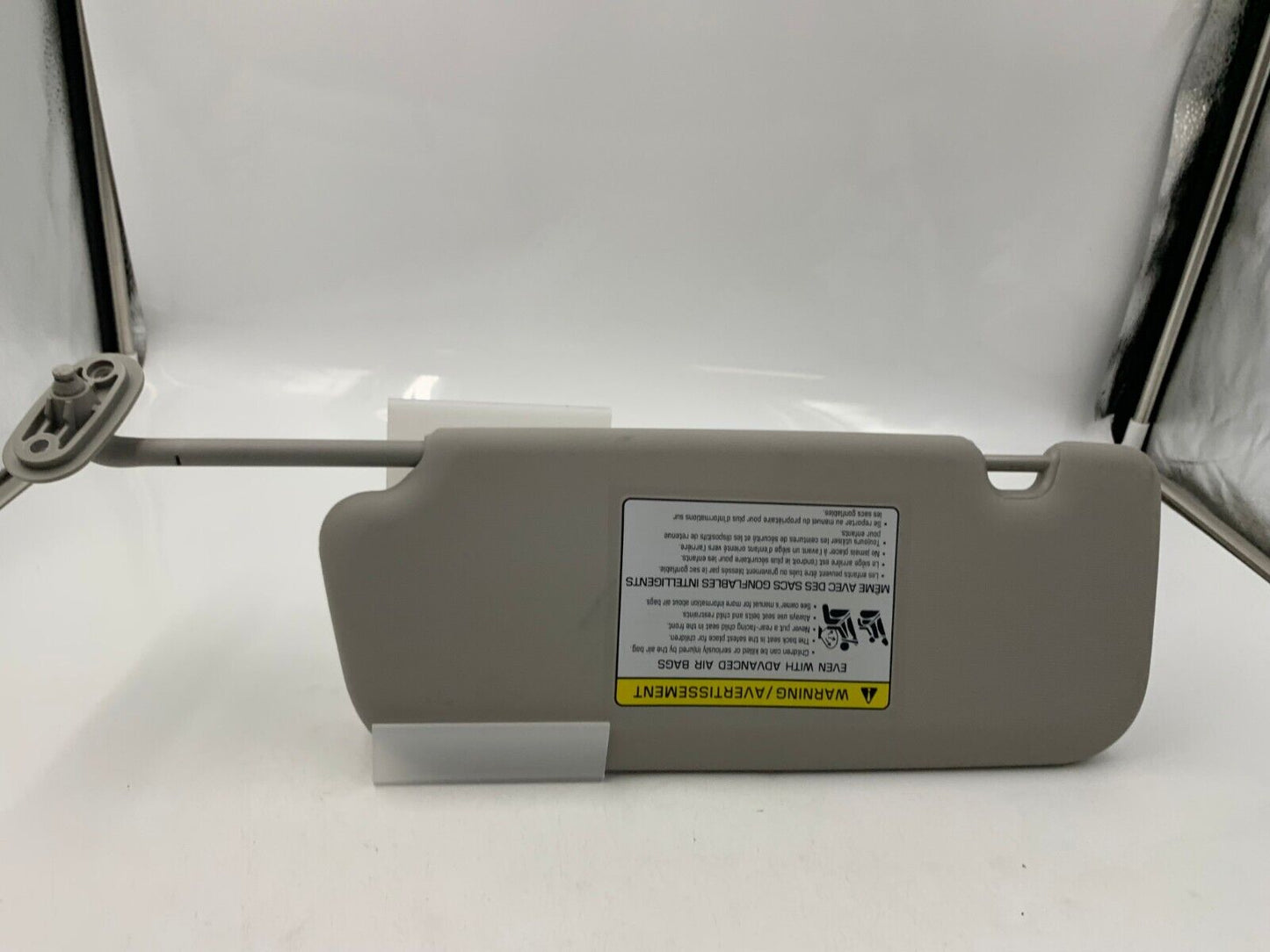 2017-2018 Kia Forte Passenger Sun Visor Sunvisor Gray OEM A04B65006