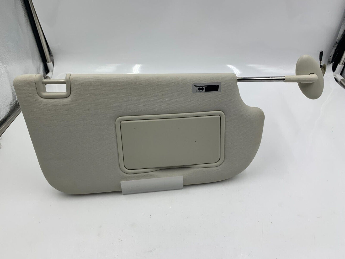 2013-2019 Ford Escape Passenger Sun Visor Sunvisor Ivory Illumination A04B61008