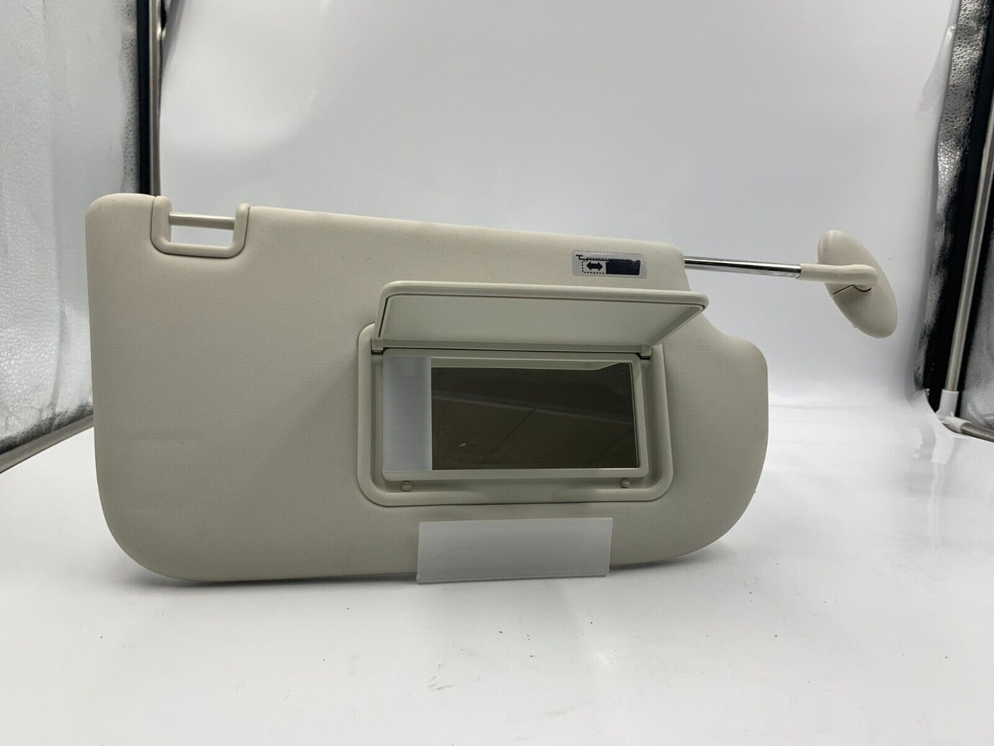 2013-2019 Ford Escape Passenger Sun Visor Sunvisor Ivory Illumination A04B61008