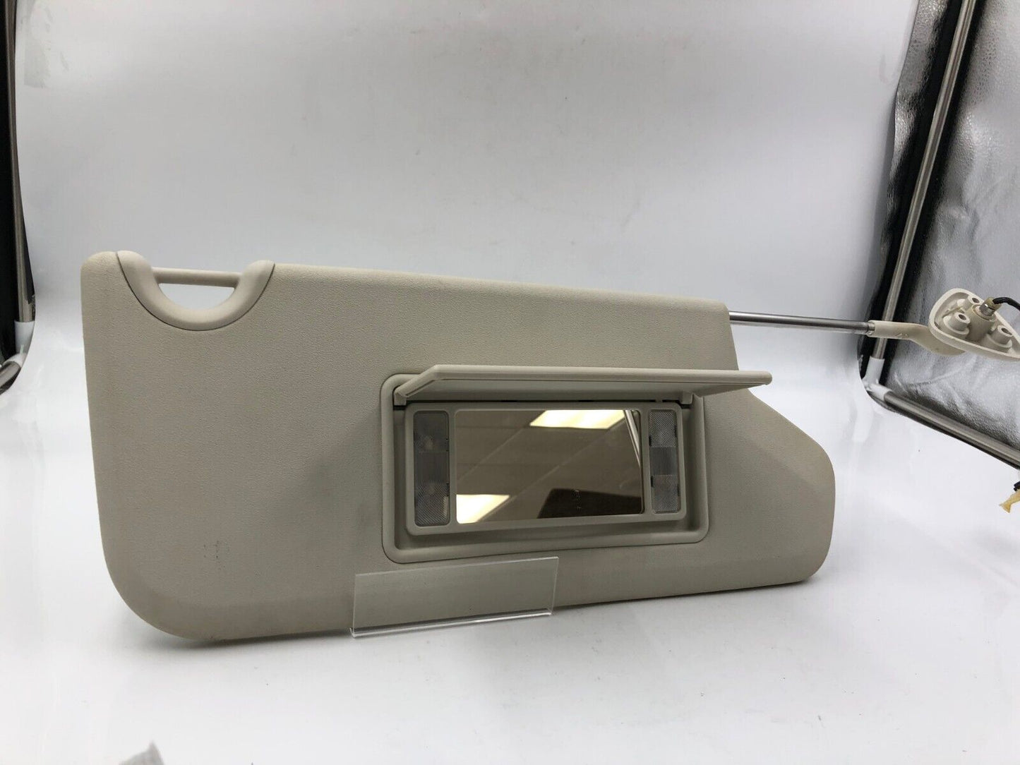 2009-2010 Dodge Journey Passenger Sun Visor Sunvisor Gray Illuminated A04B61012