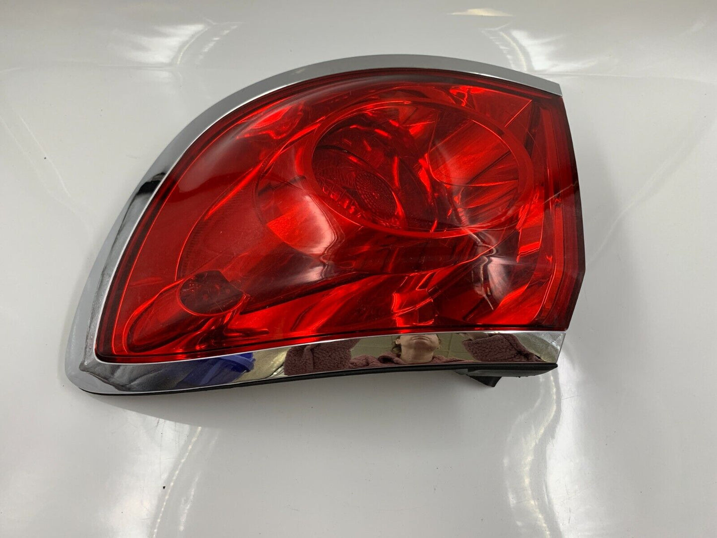 2008-2012 Buick Enclave Passenger Side Tail Light Taillight OEM D03B33032