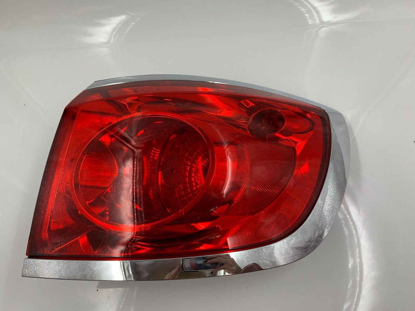 2008-2012 Buick Enclave Passenger Side Tail Light Taillight OEM D03B33032