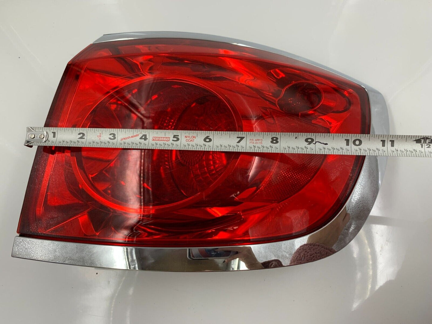 2008-2012 Buick Enclave Passenger Side Tail Light Taillight OEM D03B33032