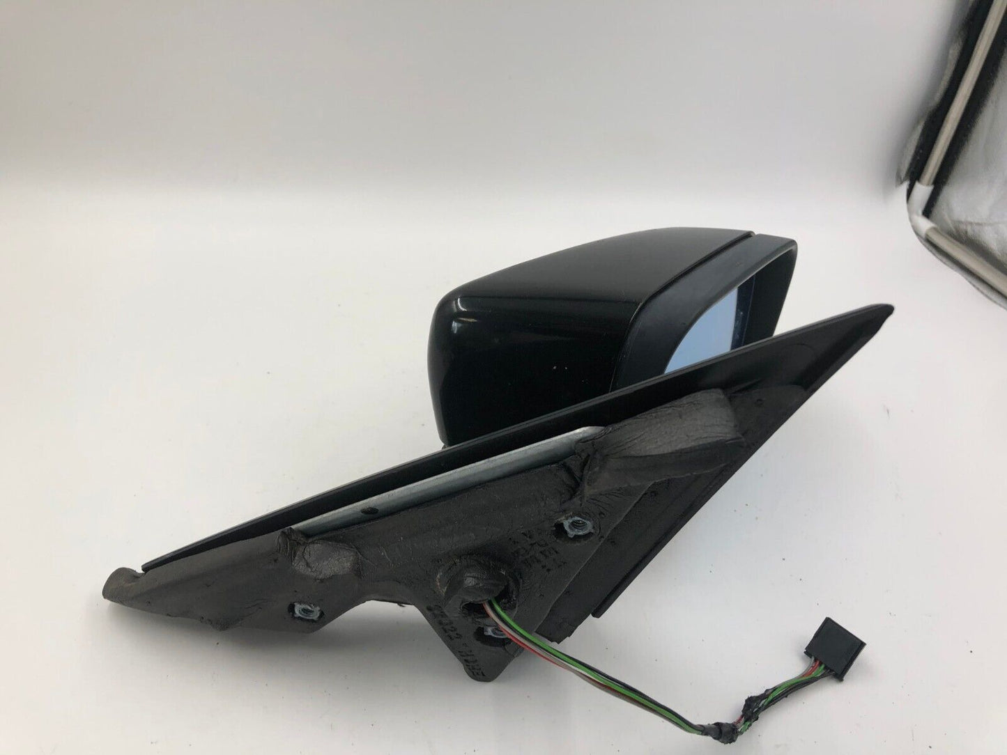 2001-2005 BMW 325i Sdn Passenger Side View Power Door Mirror Black OEM D01B38034